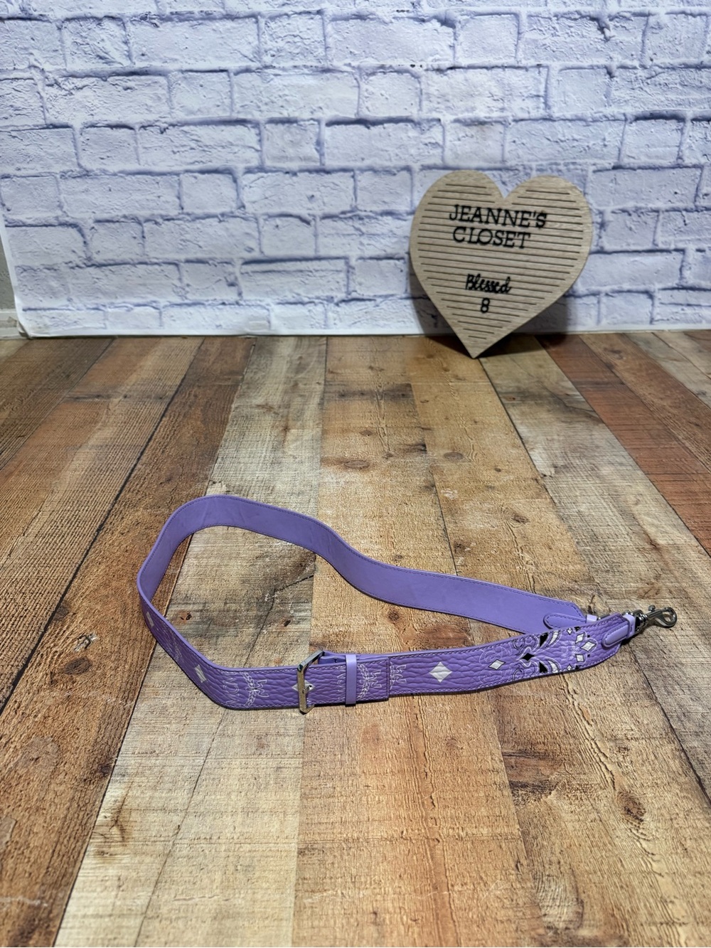 MCM Lavender Purple Bandana Visetos Leather Aren Shoulder Strap
Great pre owned